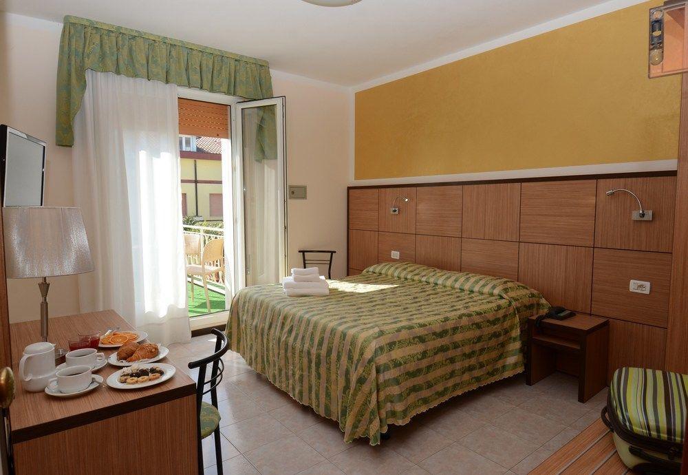 Hotel Righetto Fronte Mare Cavallino-Treporti Bagian luar foto