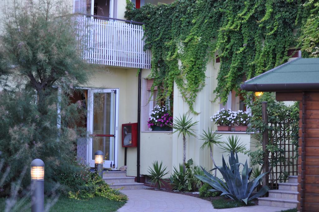 Hotel Righetto Fronte Mare Cavallino-Treporti Bagian luar foto