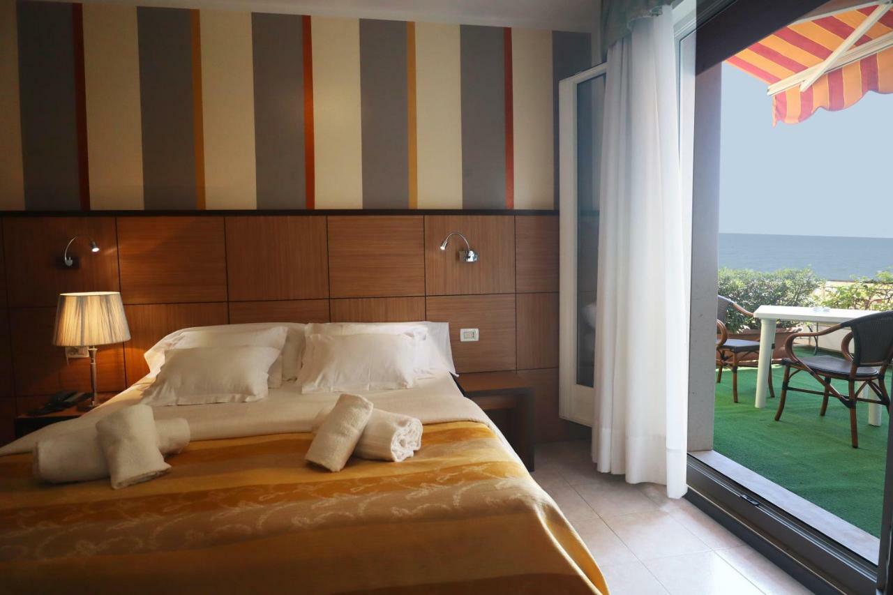 Hotel Righetto Fronte Mare Cavallino-Treporti Bagian luar foto